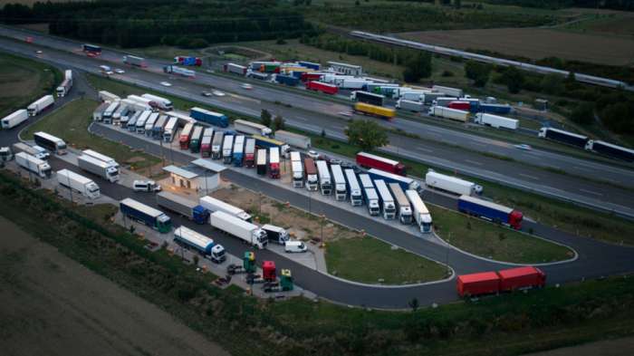 Η Ε.Ε. ρίχνει 320 εκατ. ευρώ σε νέα parking φορτηγών! 